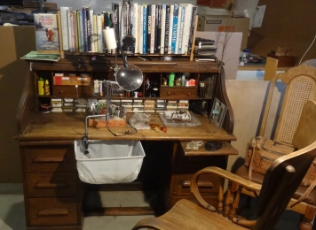 Fly tying desk Fly tying desk